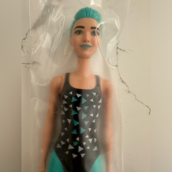 Barbie colour reveal  dolls x2 aqua and pink 2020 release - Picture 3 of 4